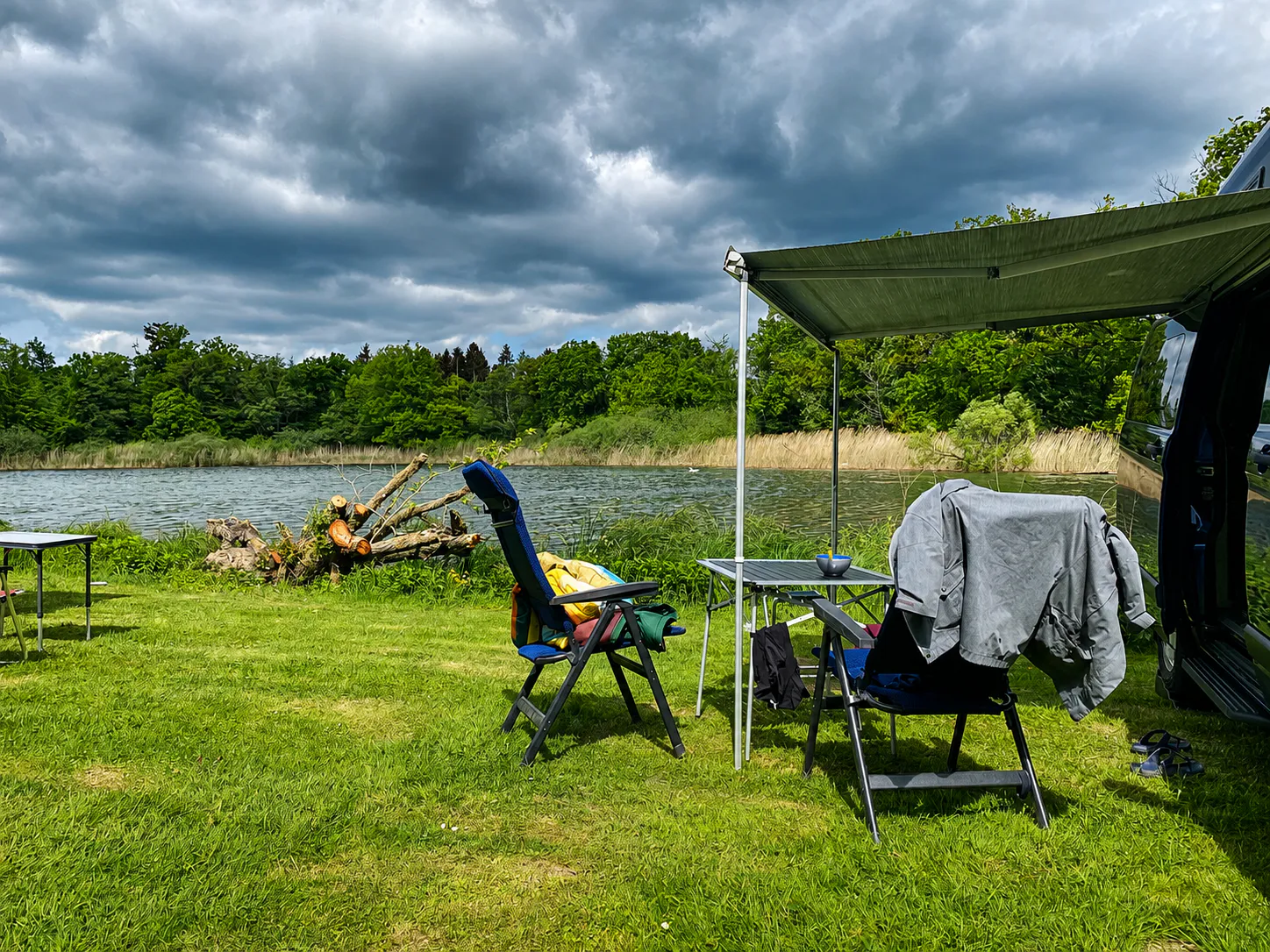 Campingbereich Sonnenwiese direkt am Ufer des Gederner Sees