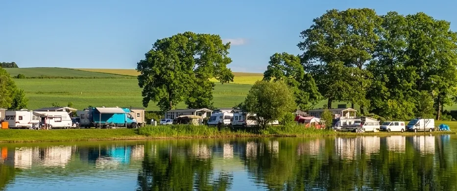 Campingbereich Sonnenwiese direkt am Ufer des Gederner Sees