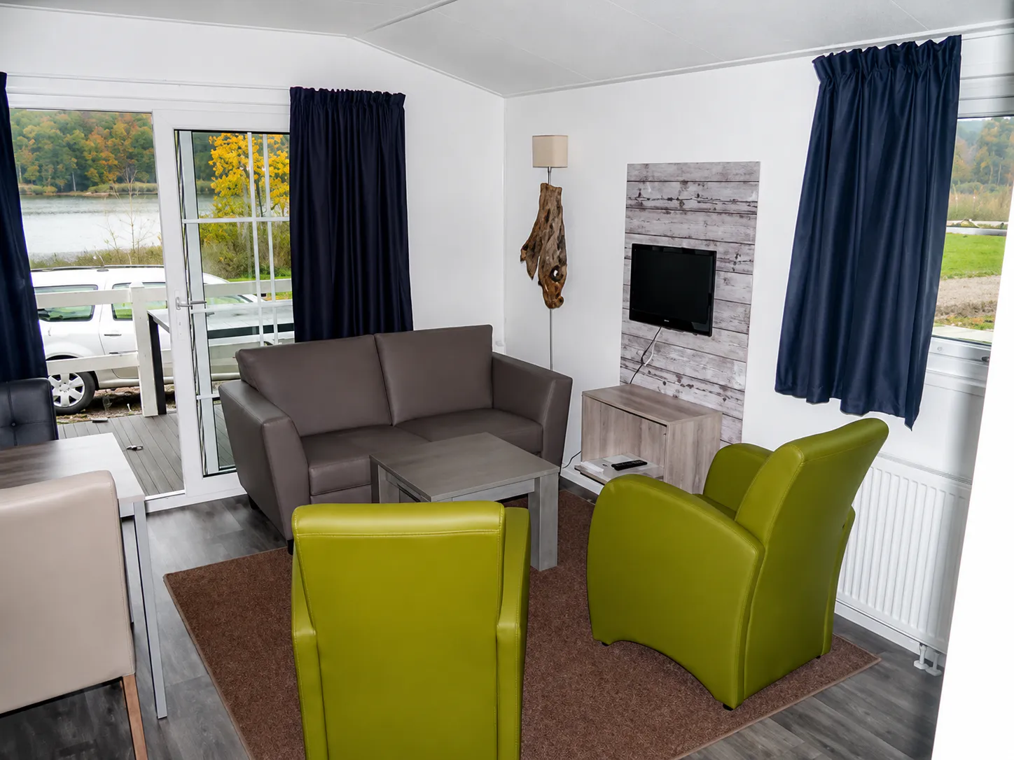 Mobilheim mit Terrasse im Campingpark am Gederner See
